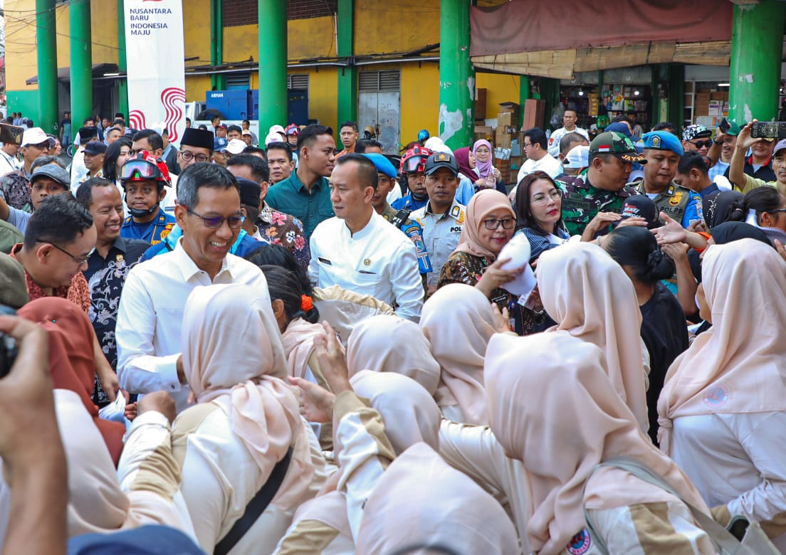 program-sembako-murah-pemprov-jakarta-di-pasar-pramuka